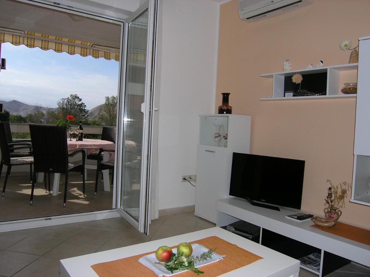 Apartments Biljana For Relaxing Holidays In Baska Exteriör bild