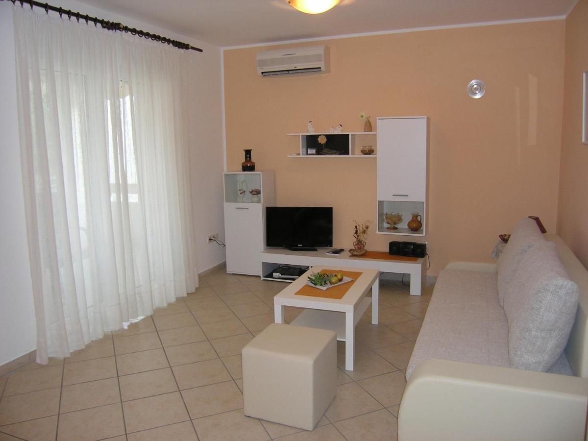 Apartments Biljana For Relaxing Holidays In Baska Exteriör bild
