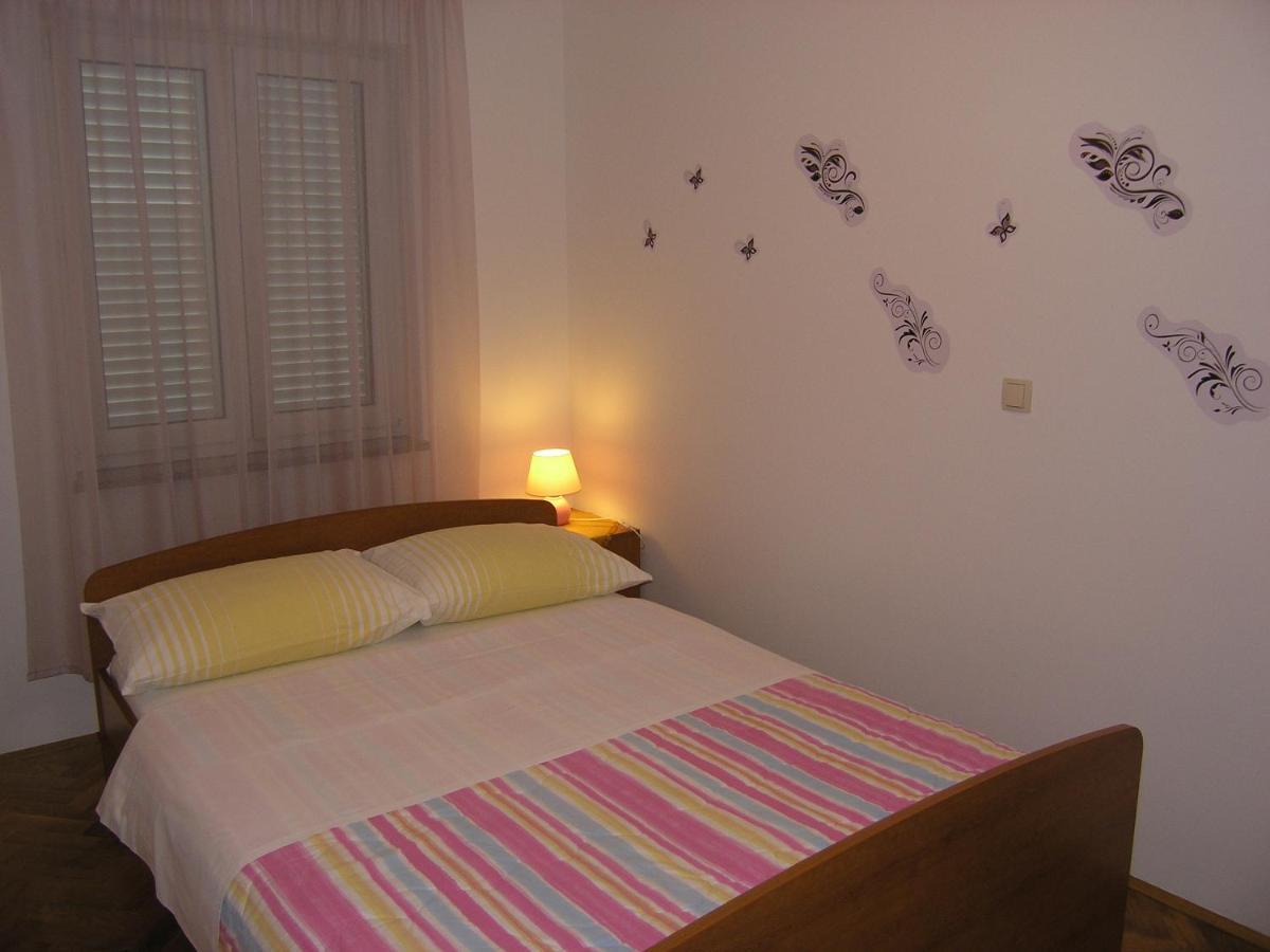 Apartments Biljana For Relaxing Holidays In Baska Exteriör bild