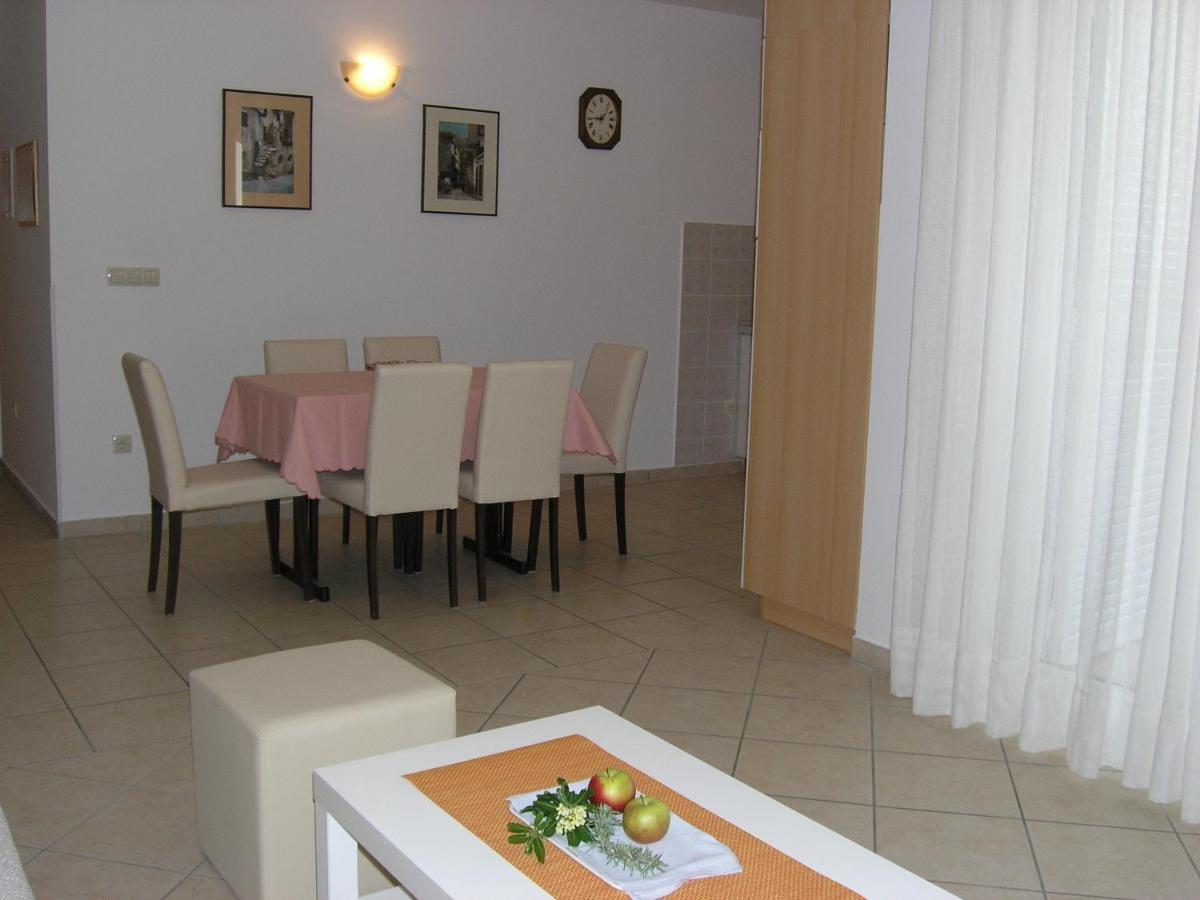 Apartments Biljana For Relaxing Holidays In Baska Exteriör bild